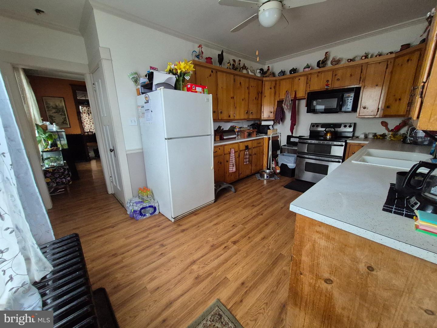 300 E Walnut St Property Photo 8