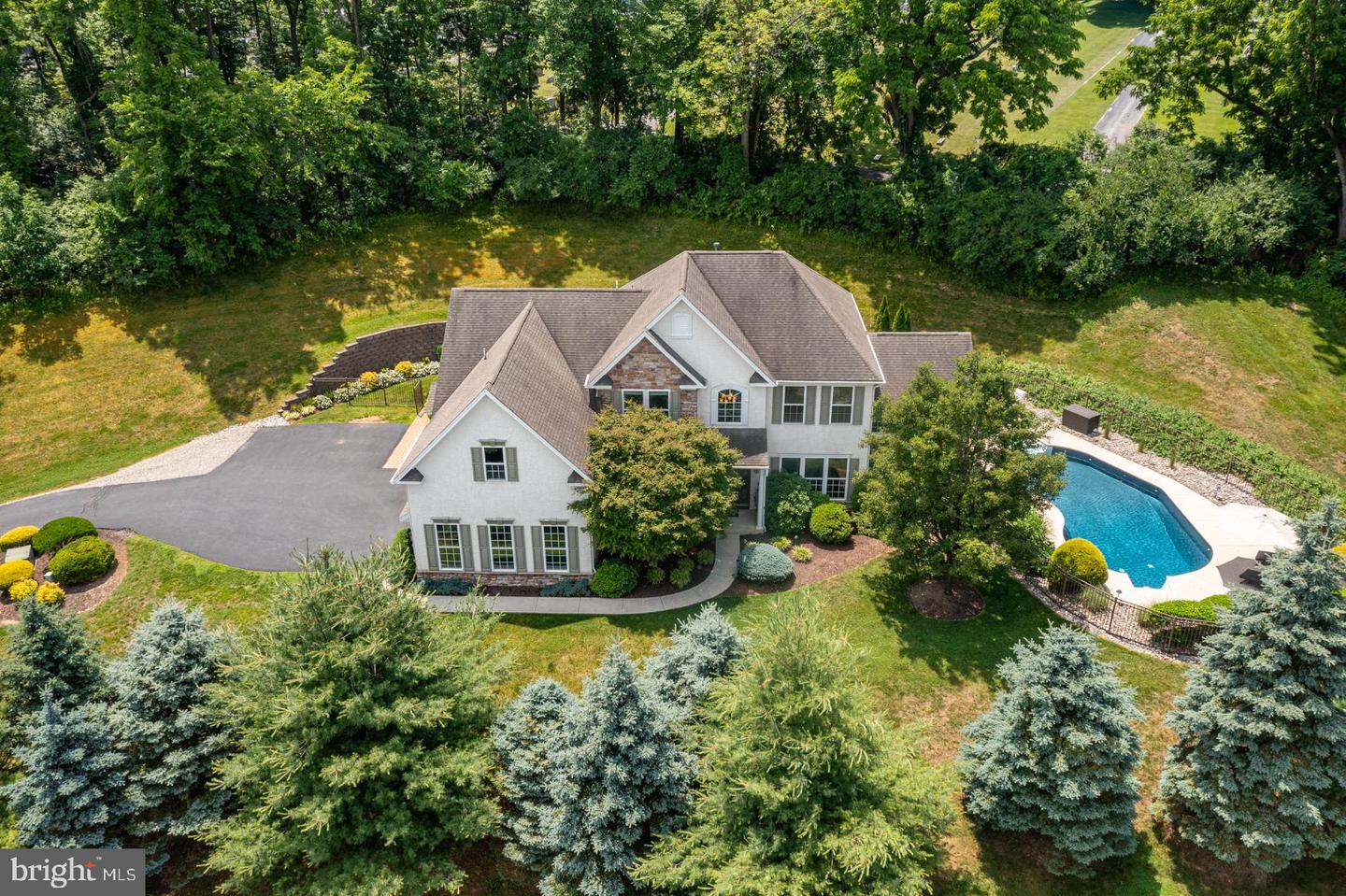 16 Winding Brook Property Photo 1