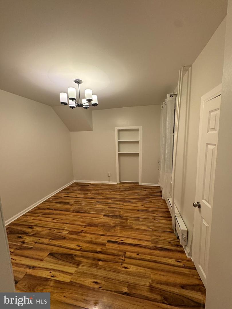 329 S 4th #b Property Photo 3