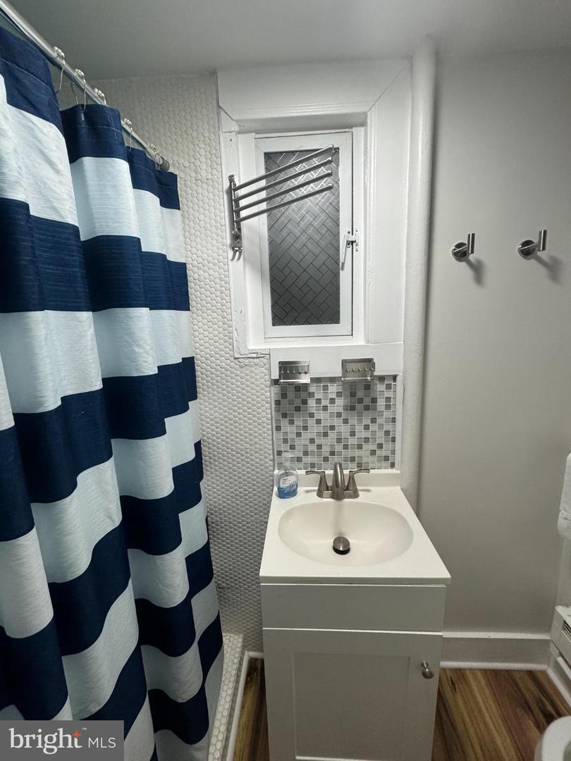 329 S 4th #b Property Photo 4