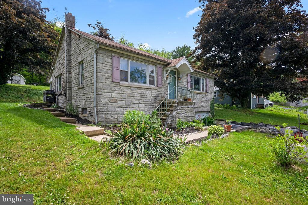 1644 Moselem Rd Property Photo 2