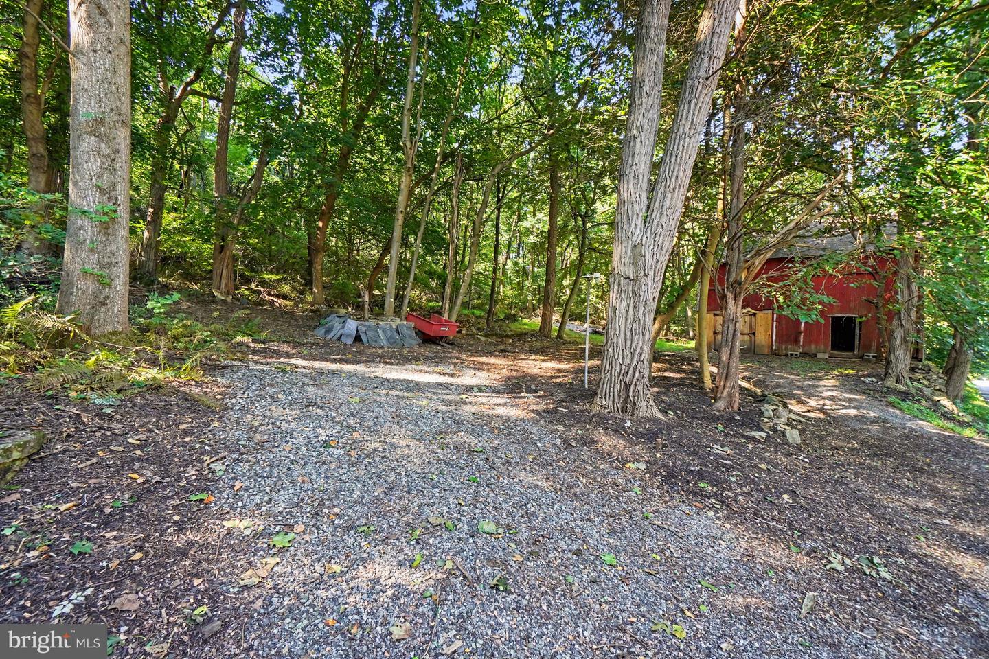 44 Wetzel Rd Property Photo 5