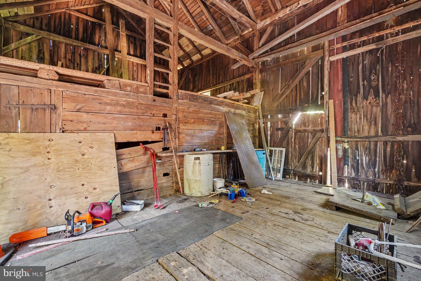 44 Wetzel Rd Property Photo 6