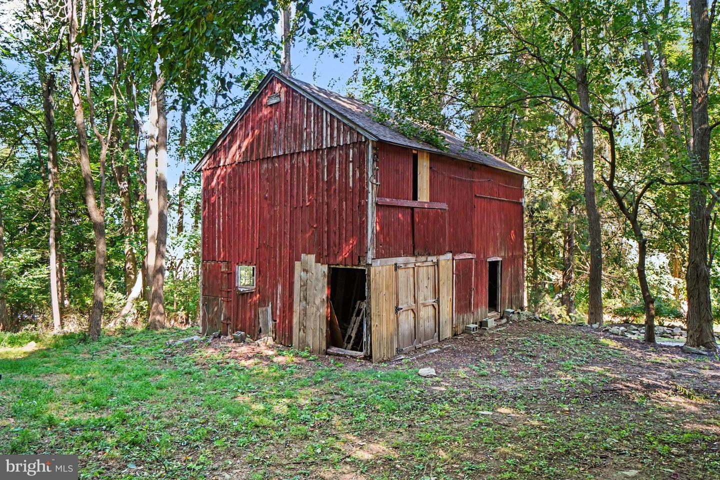 44 Wetzel Rd Property Photo 8