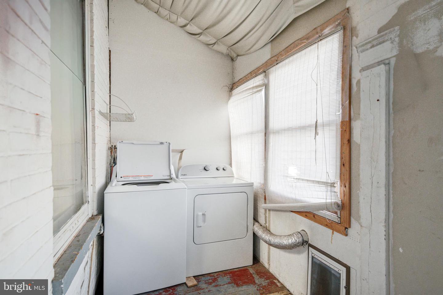 228 S Spruce St Property Photo 14