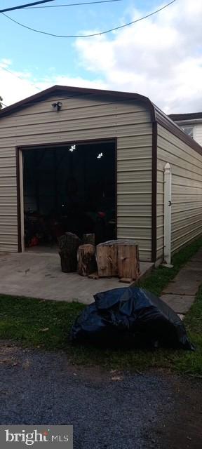 11 E Elm St Property Photo 2