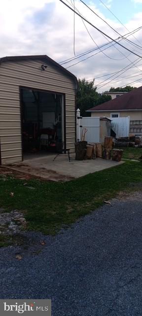 11 E Elm St Property Photo 3