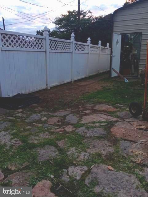 11 E Elm St Property Photo 4