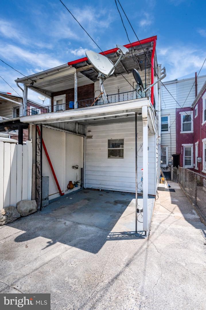 1042 Church St Property Photo 32