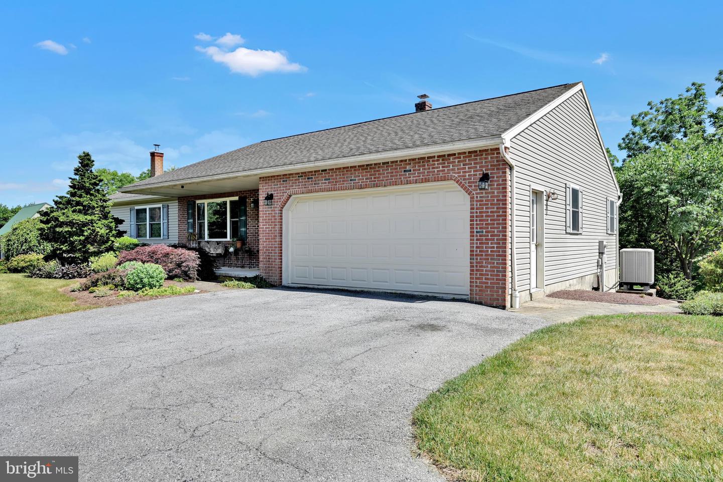 680 New Schaefferstown Rd Property Photo 9