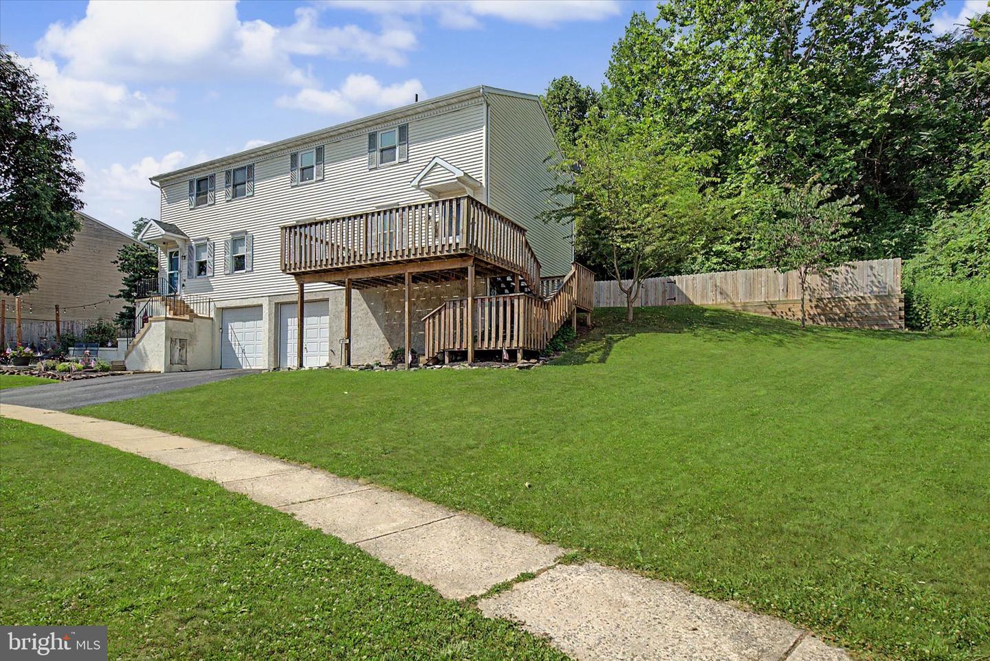 426 Grove Ave Property Photo 1