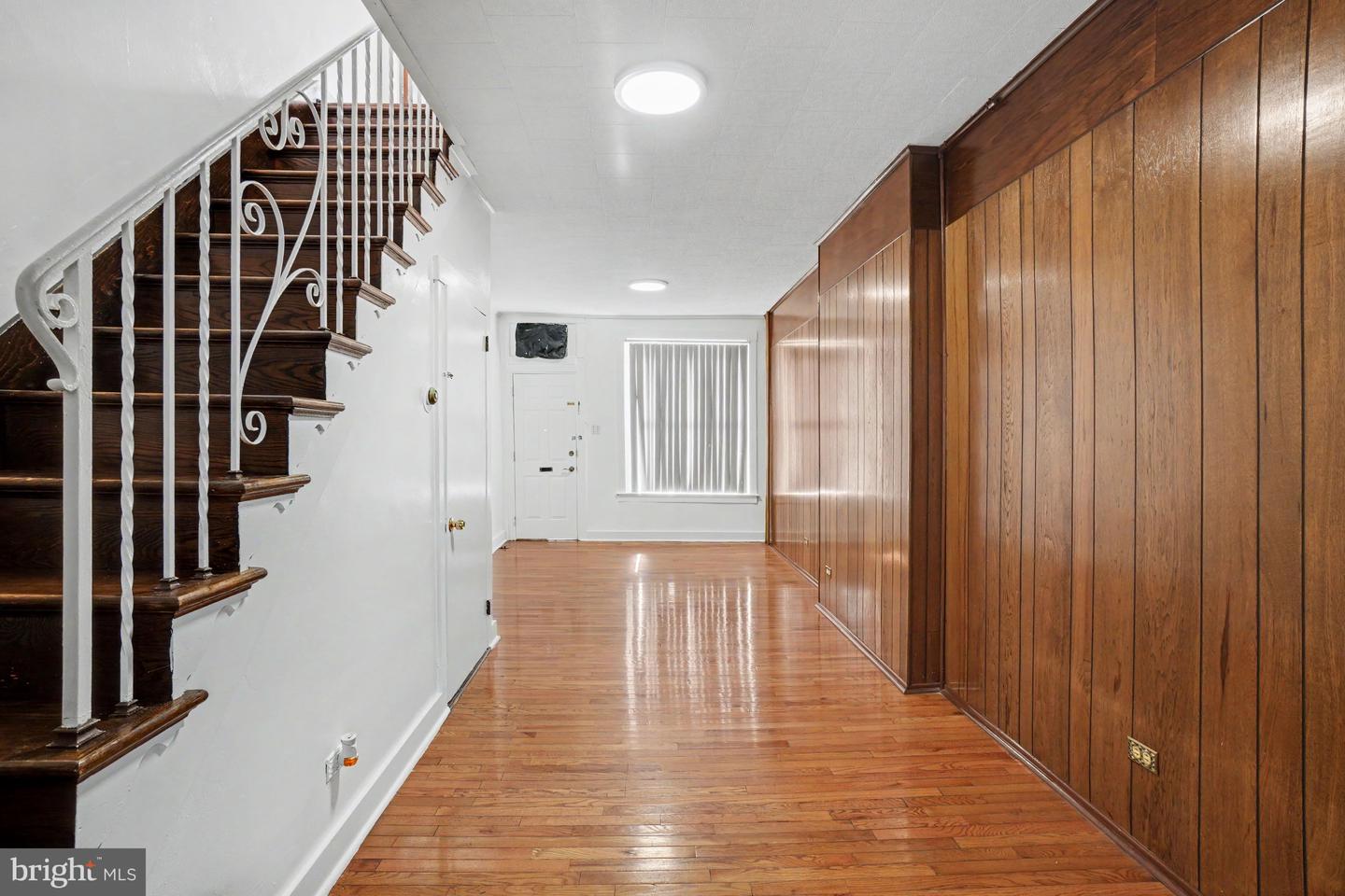 546 Locust St Property Photo 4