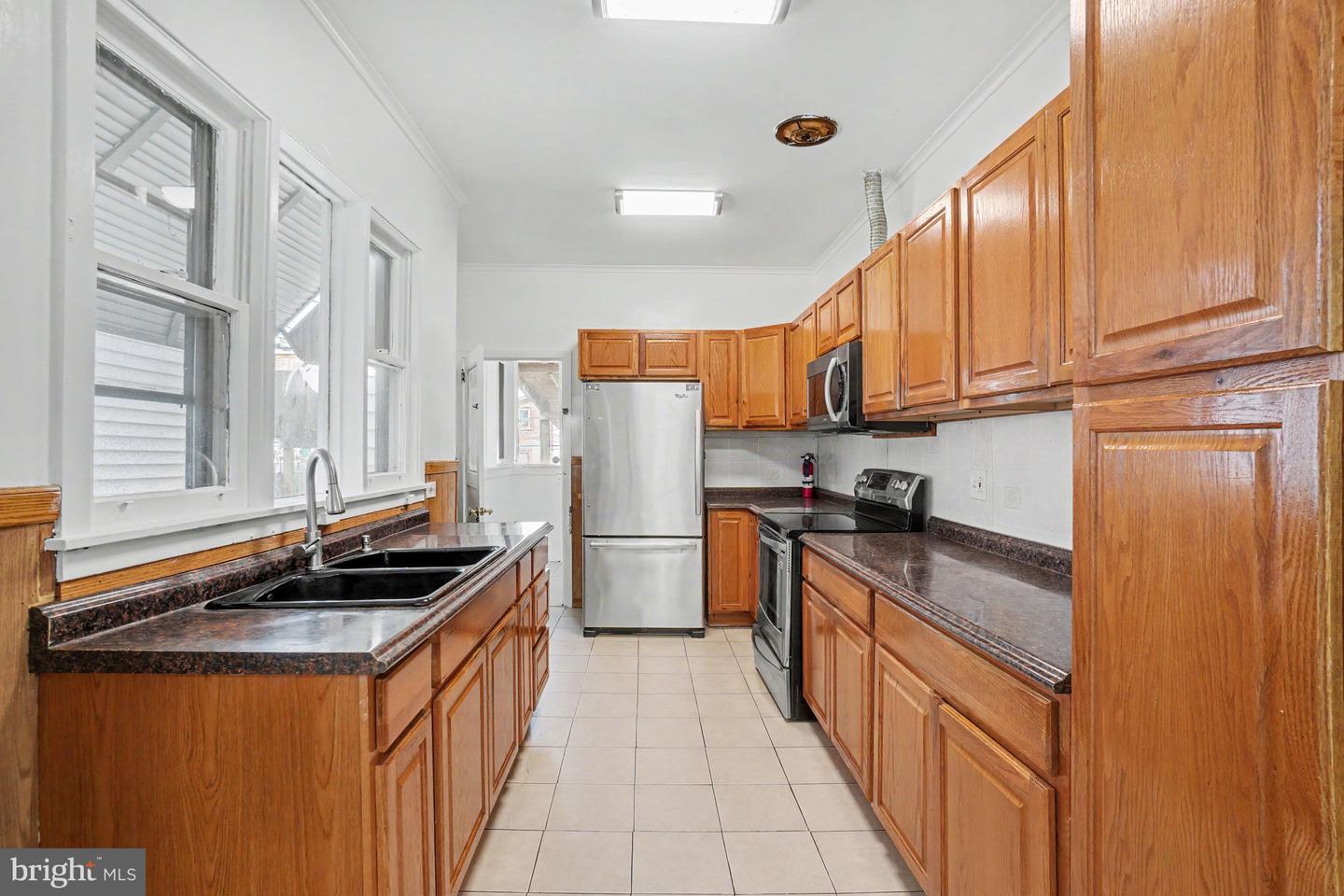 546 Locust St Property Photo 6