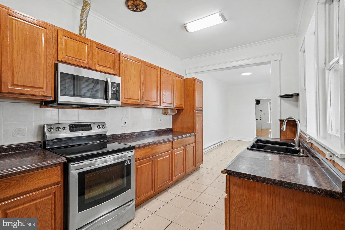 546 Locust St Property Photo 7