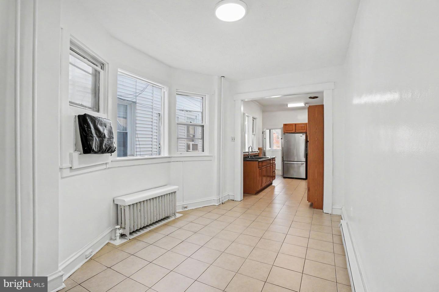 546 Locust St Property Photo 8
