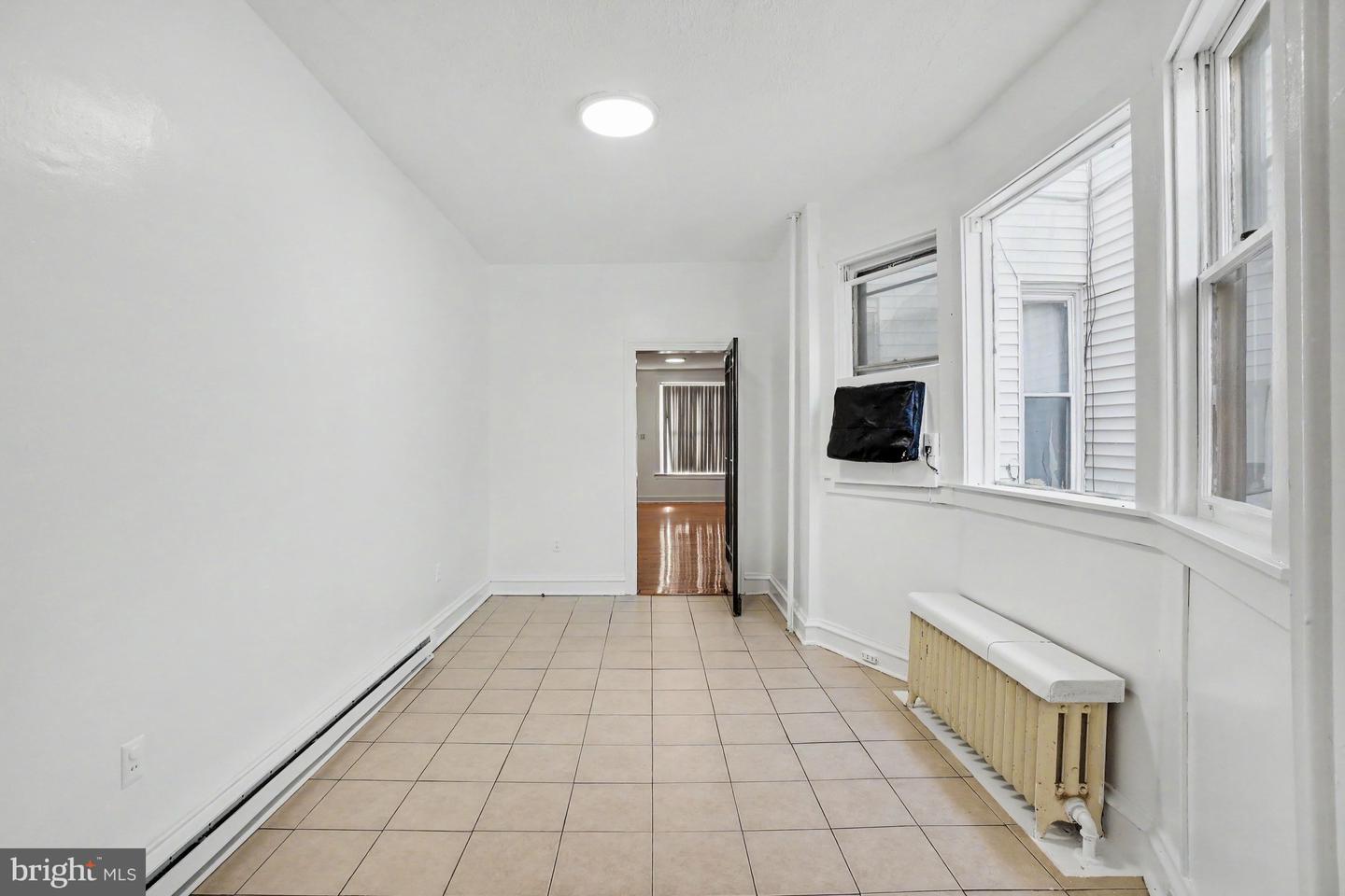 546 Locust St Property Photo 9