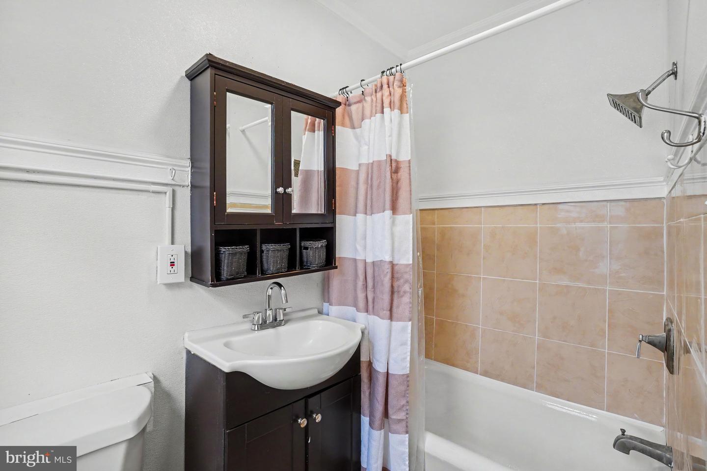 546 Locust St Property Photo 16