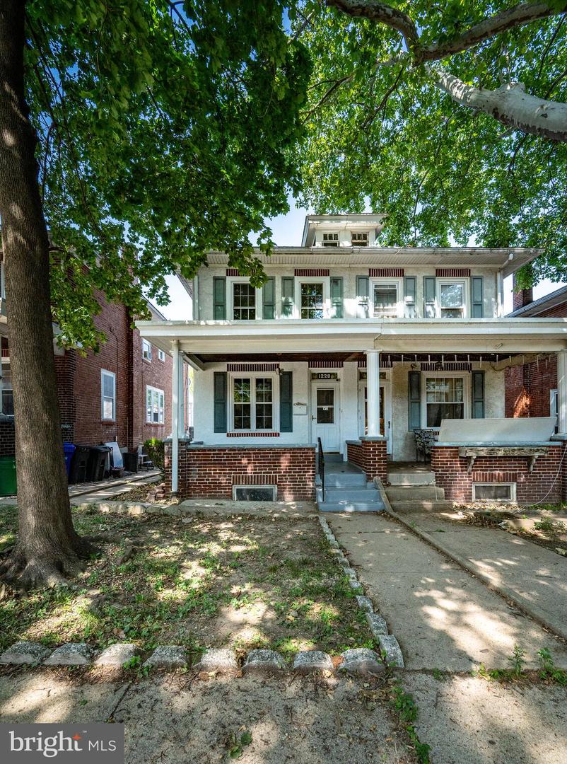 1228 Linden St Property Photo 1