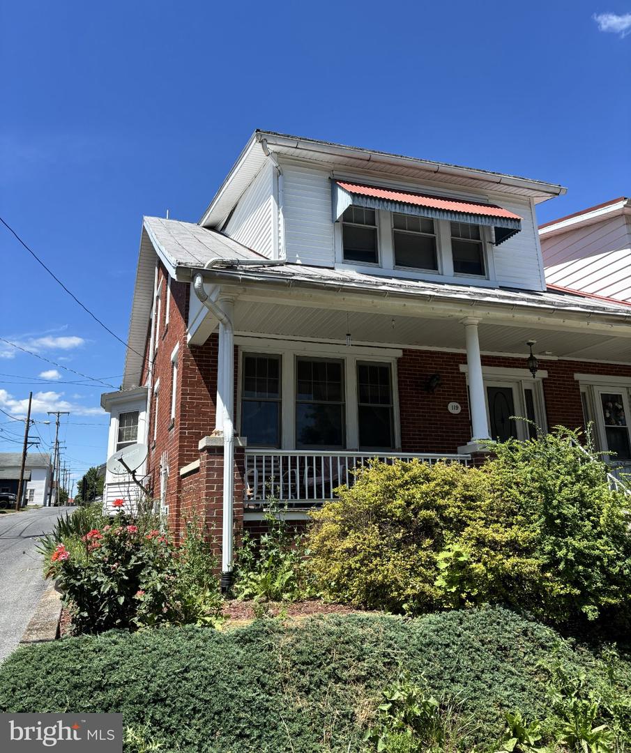 119 3rd St Property Photo 1