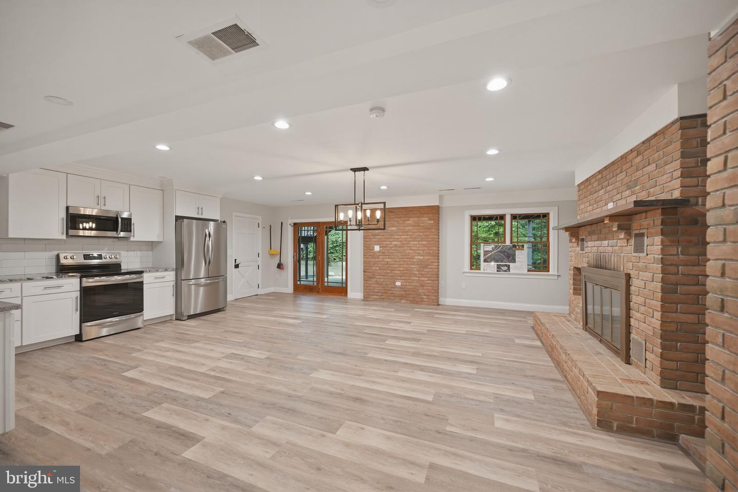 665 Fairmont Ave Property Photo 10
