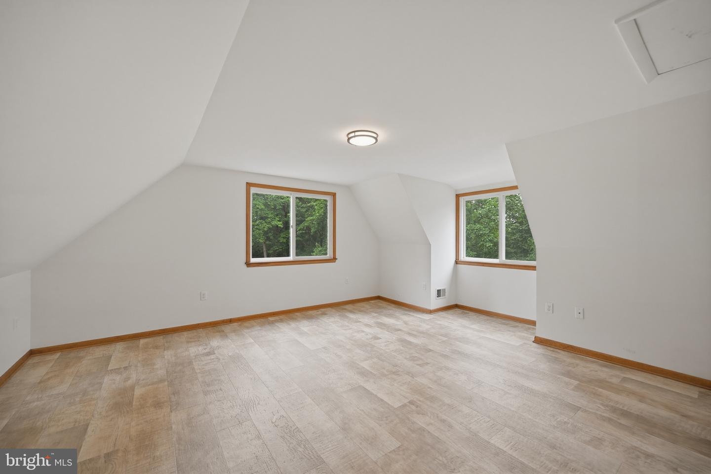 665 Fairmont Ave Property Photo 12