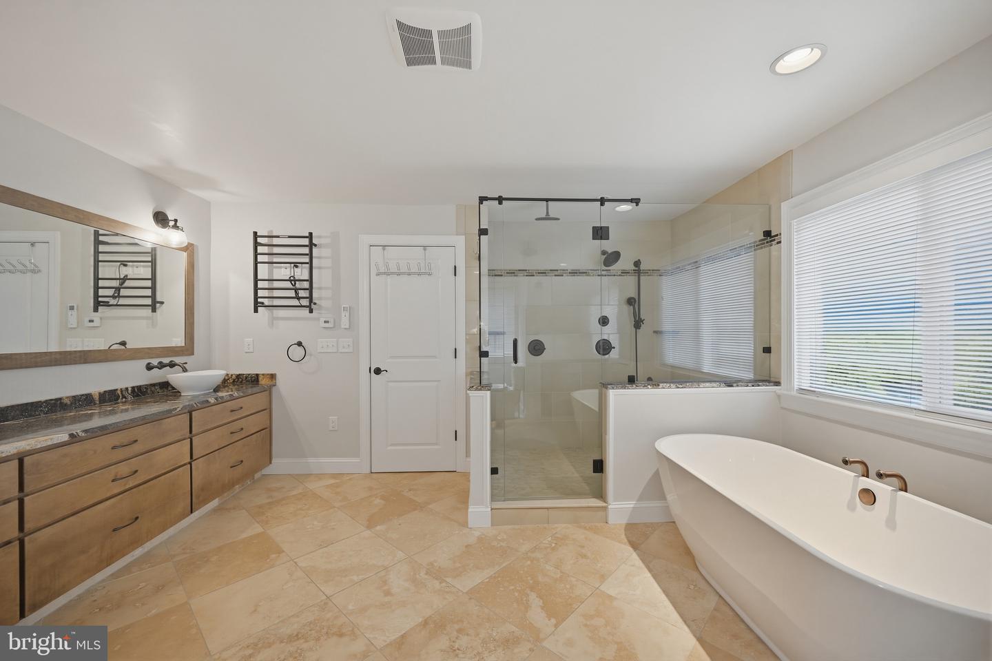 665 Fairmont Ave Property Photo 15