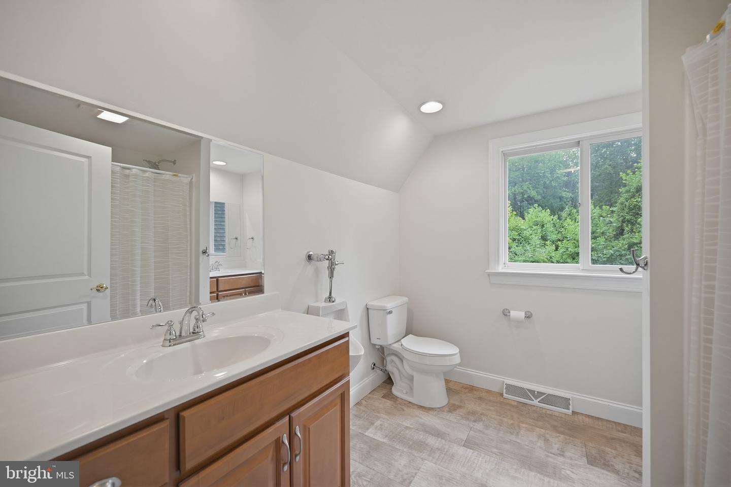 665 Fairmont Ave Property Photo 21