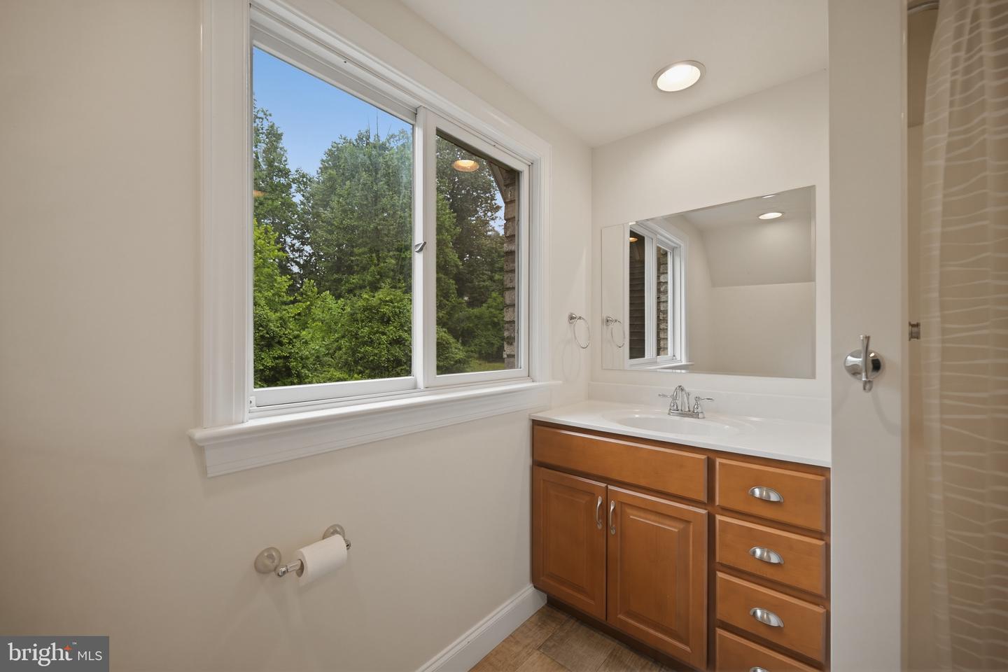 665 Fairmont Ave Property Photo 22