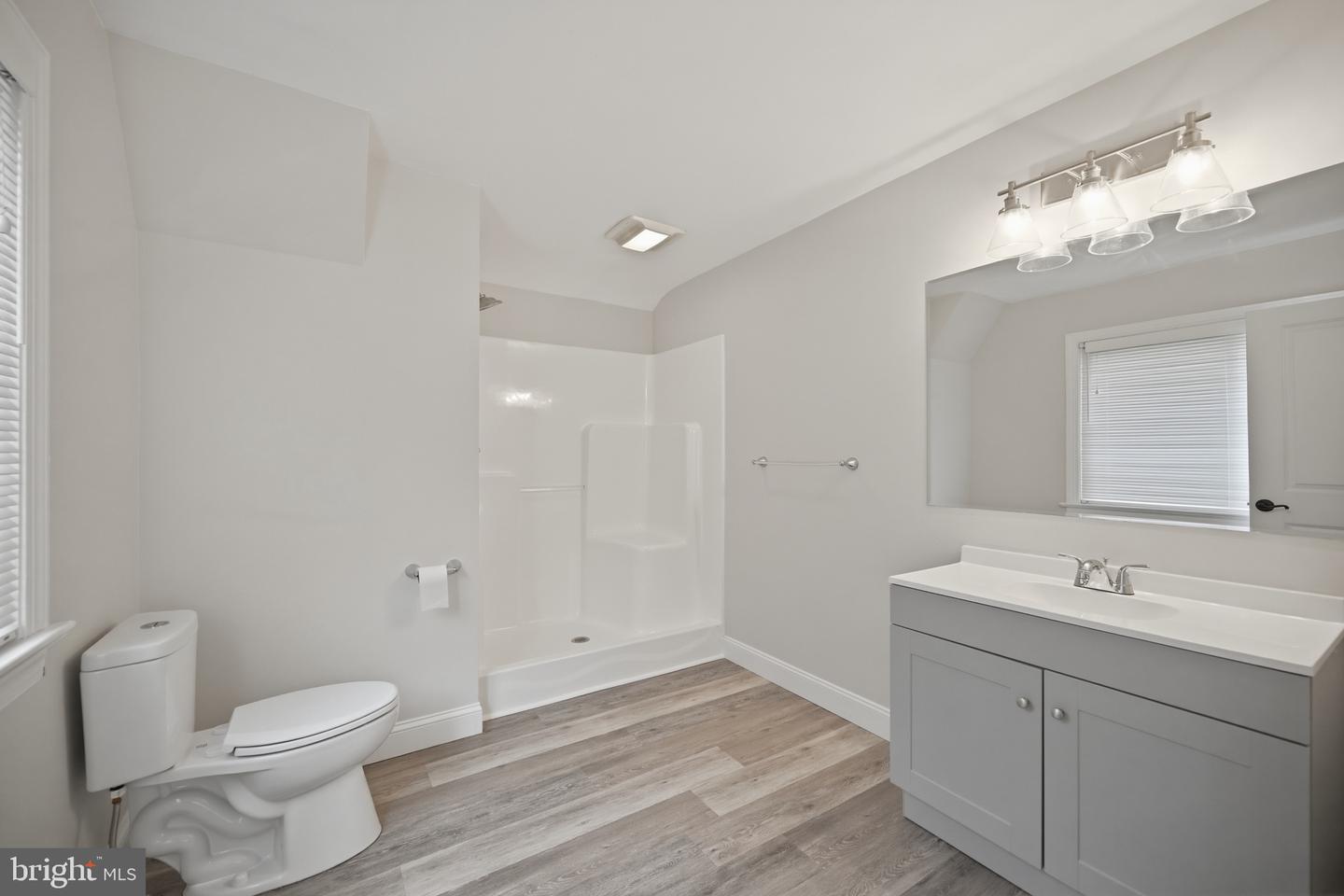 665 Fairmont Ave Property Photo 32