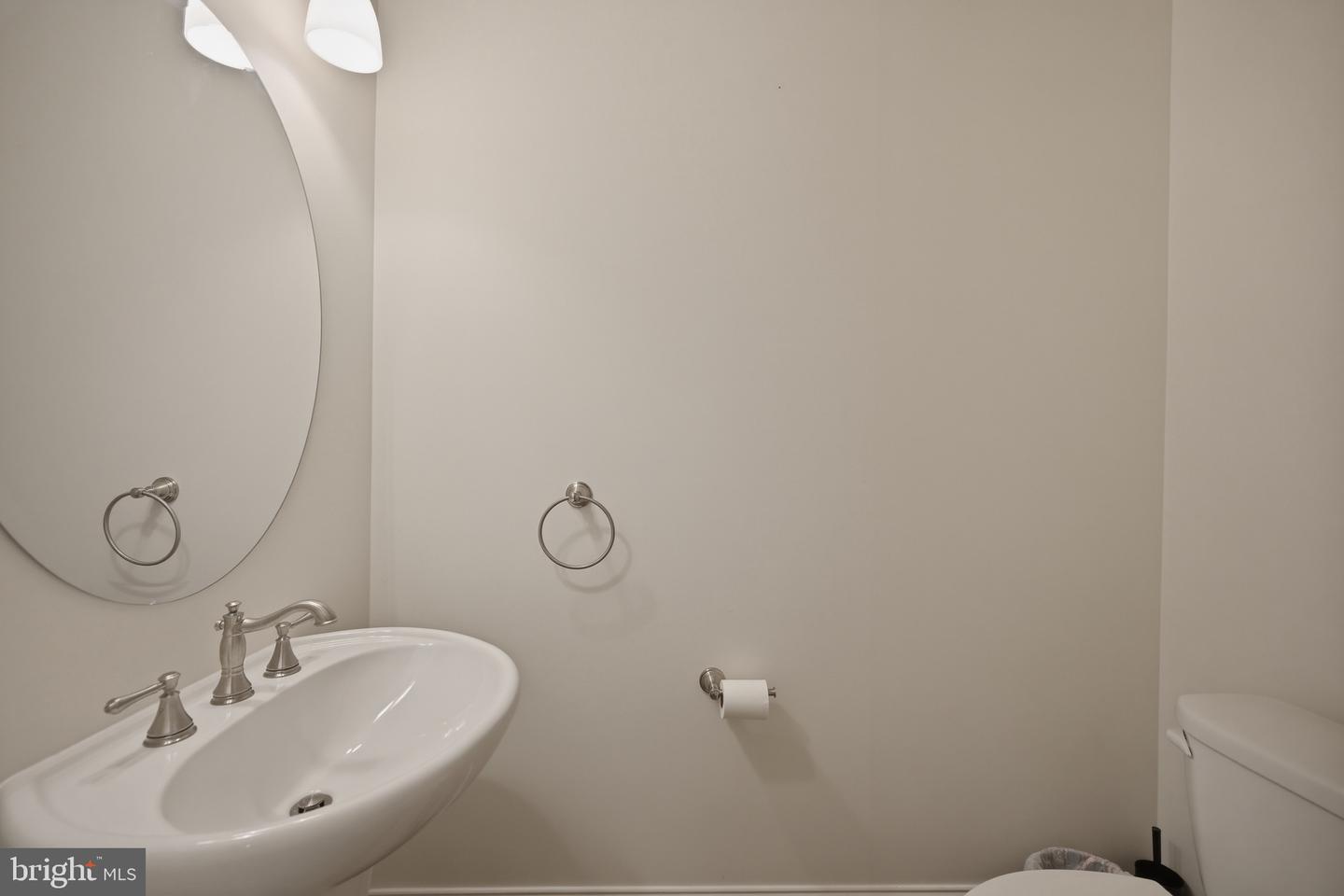 665 Fairmont Ave Property Photo 34