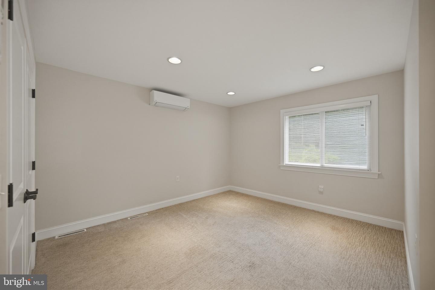 665 Fairmont Ave Property Photo 35
