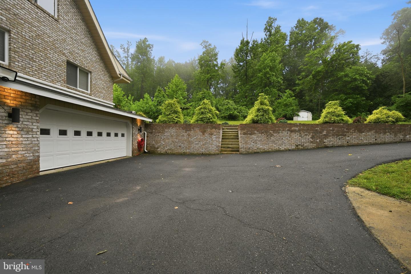 665 Fairmont Ave Property Photo 36