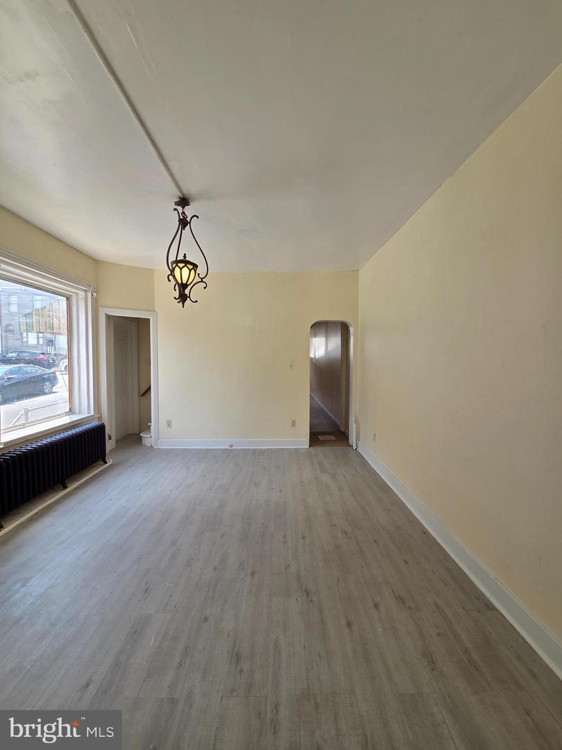 1135 Cotton St Property Photo 5