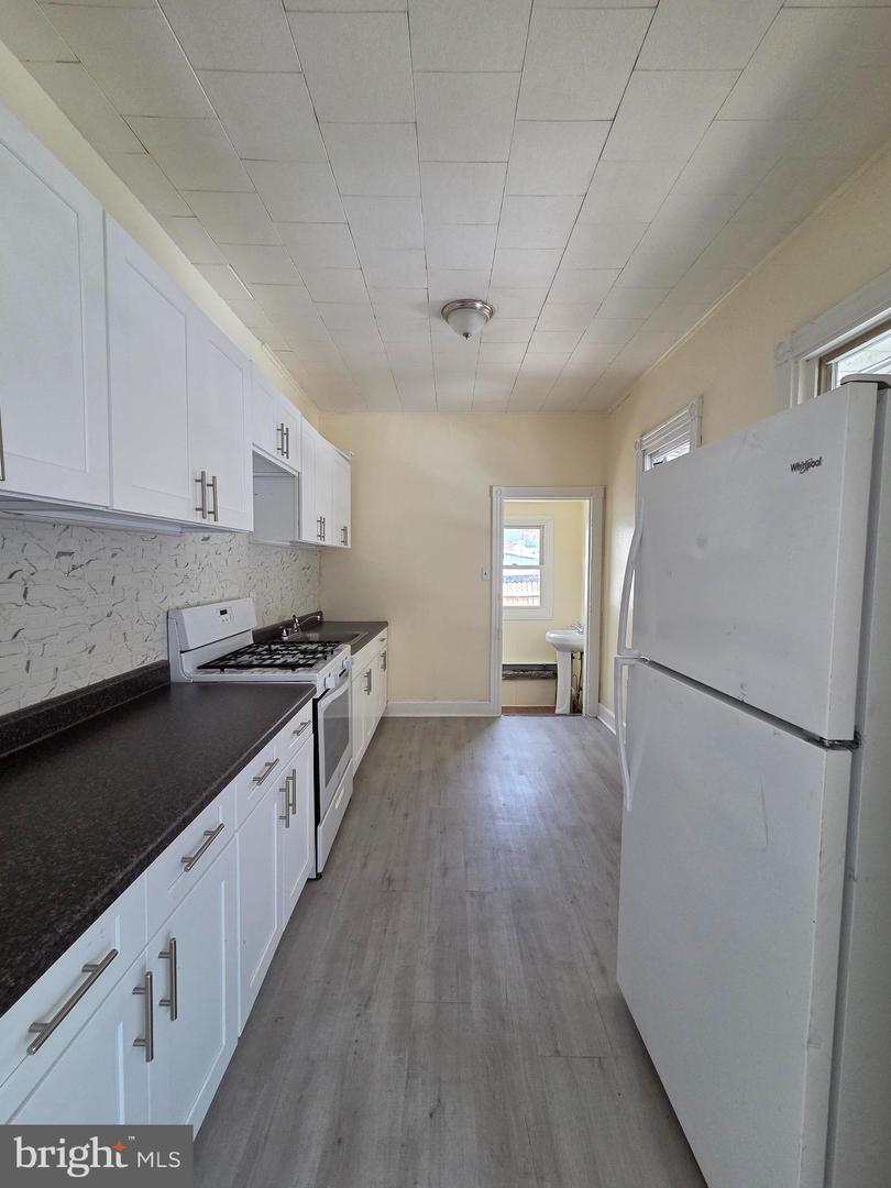 1135 Cotton St Property Photo 6