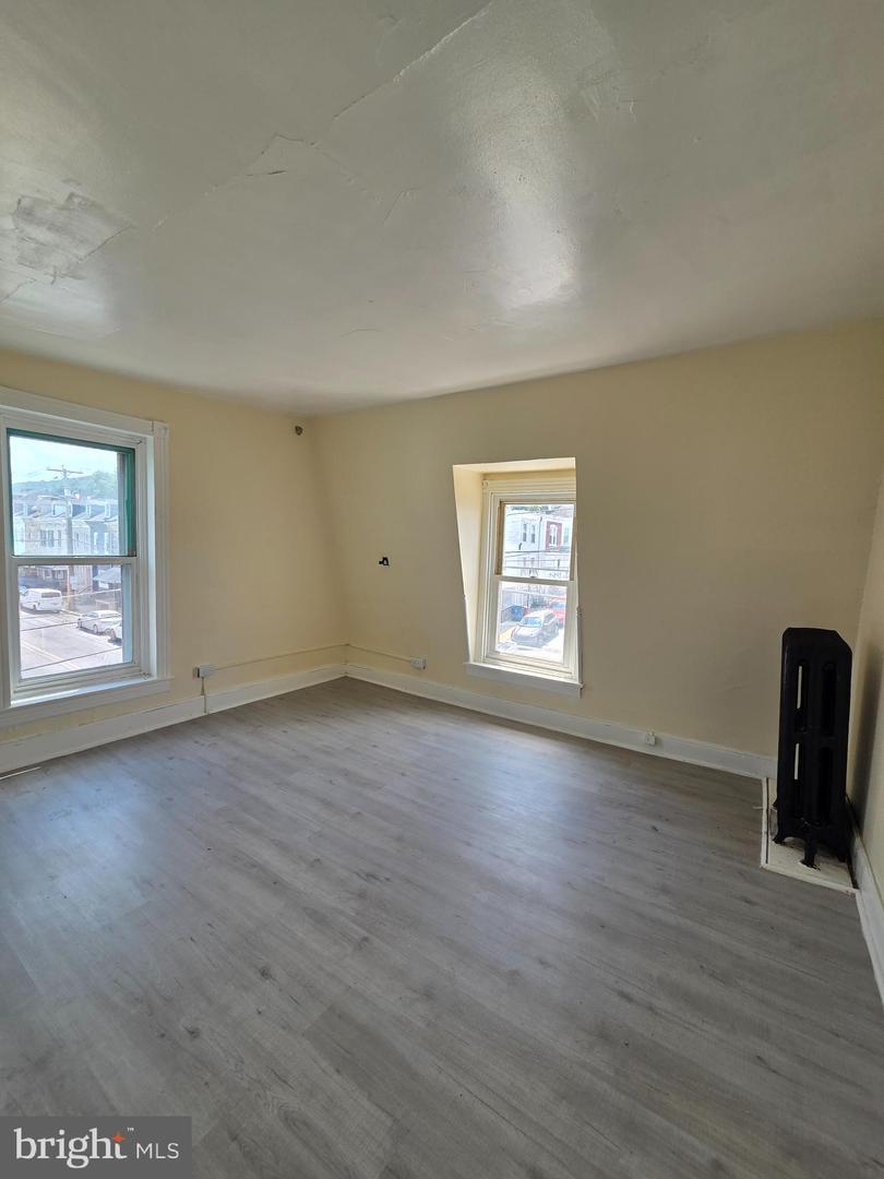1135 Cotton St Property Photo 15