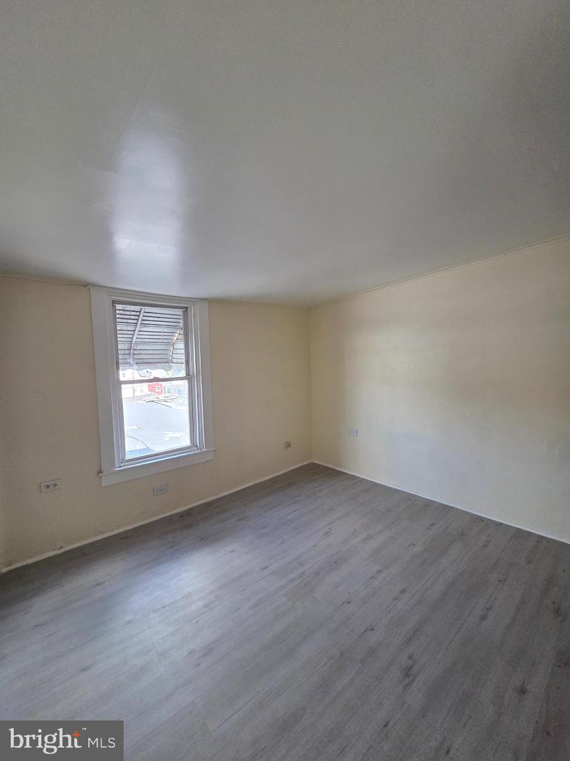 1135 Cotton St Property Photo 16