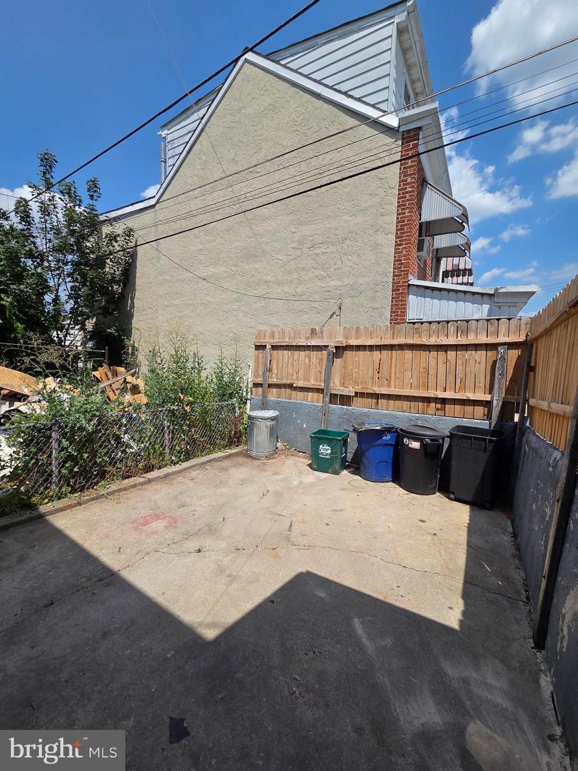 1135 Cotton St Property Photo 17