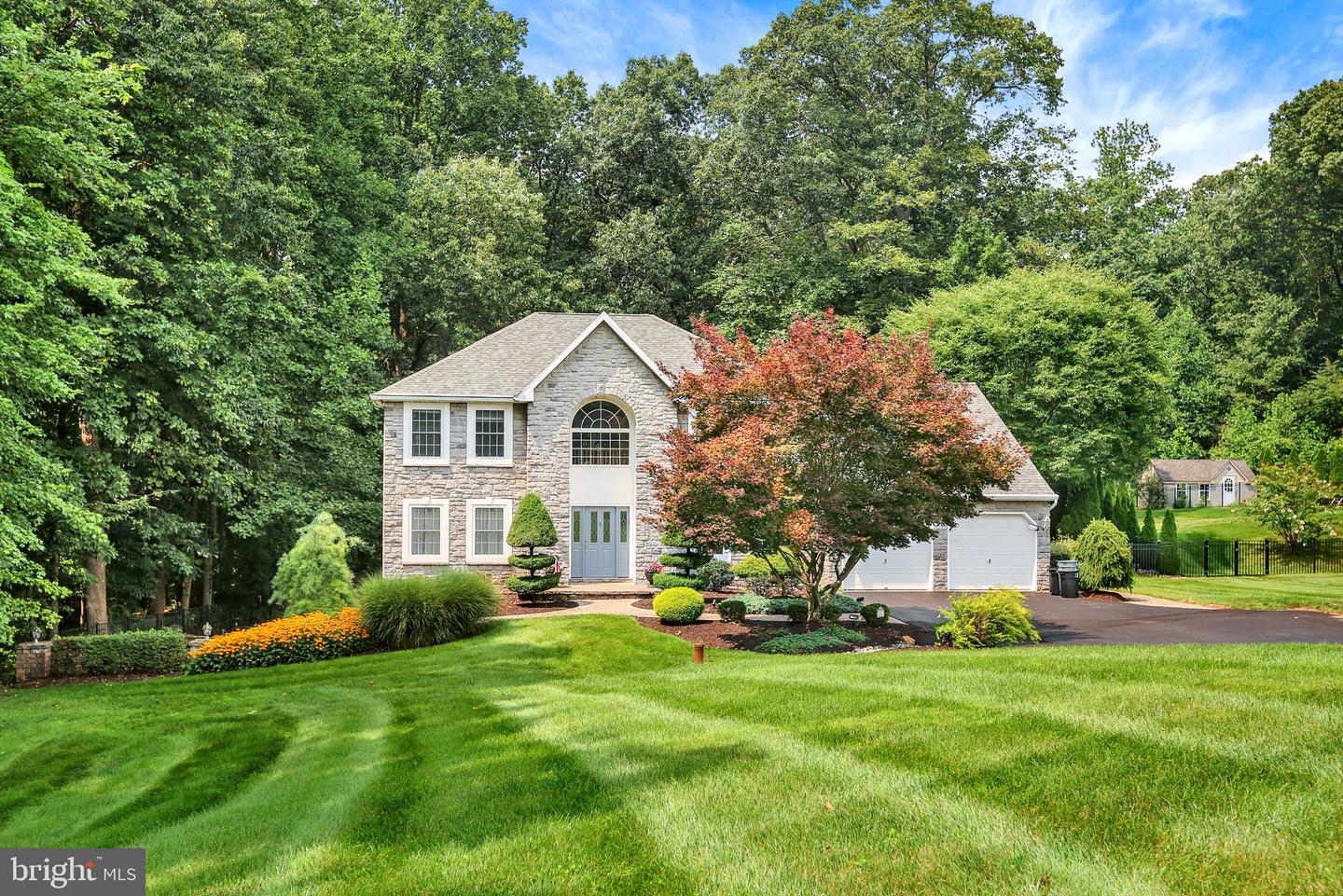 37 RIDGE CREST DR