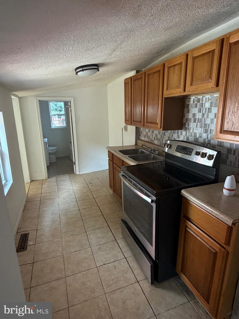 626 S 17 1/2 St Property Photo 6