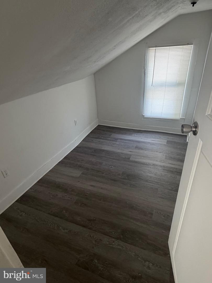 626 S 17 1/2 St Property Photo 11