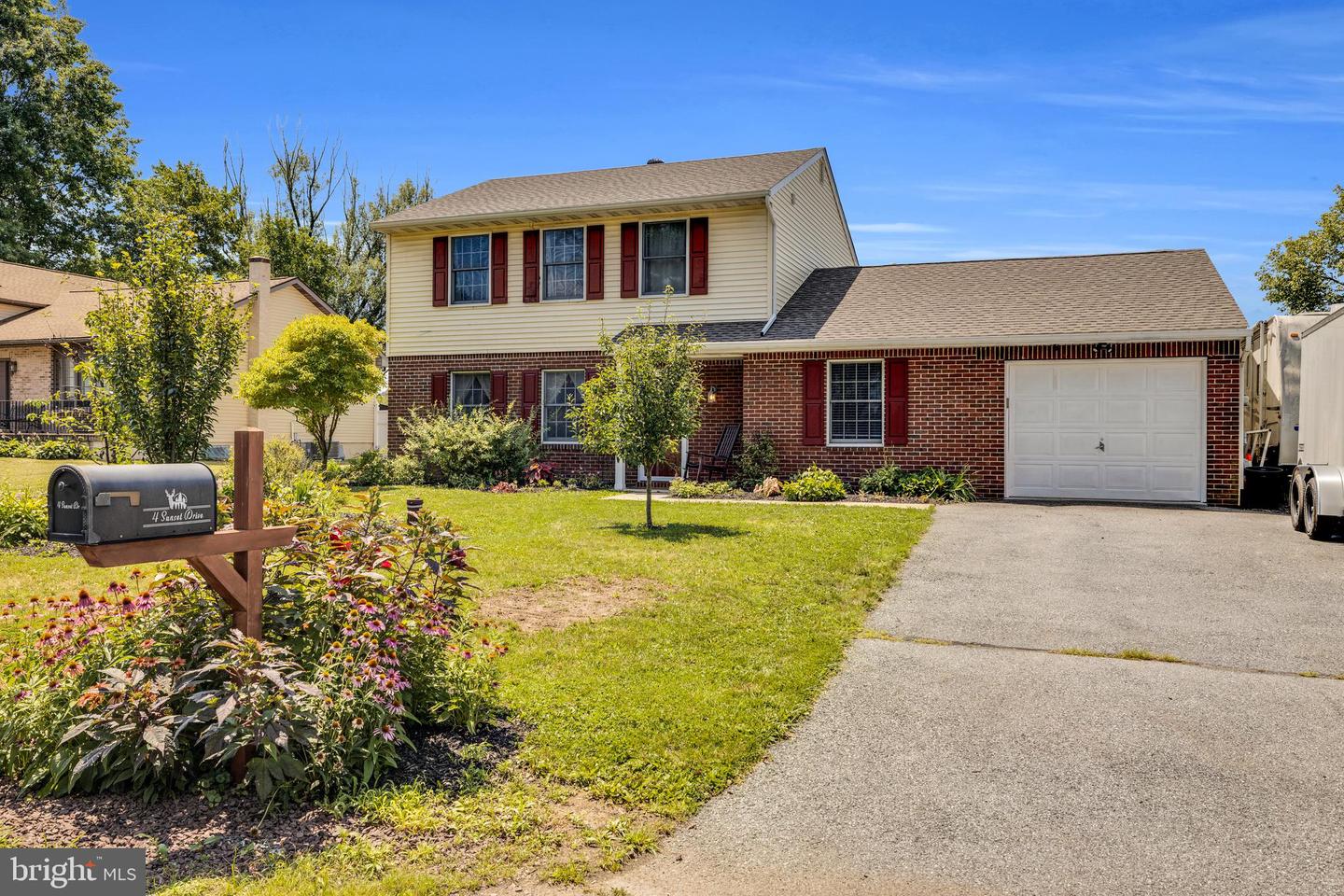 4 Sunset Dr Property Photo 1