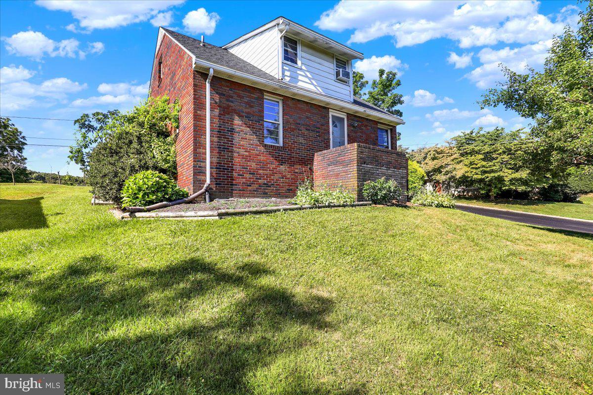24 ARDMORE AVE Property Photo 1