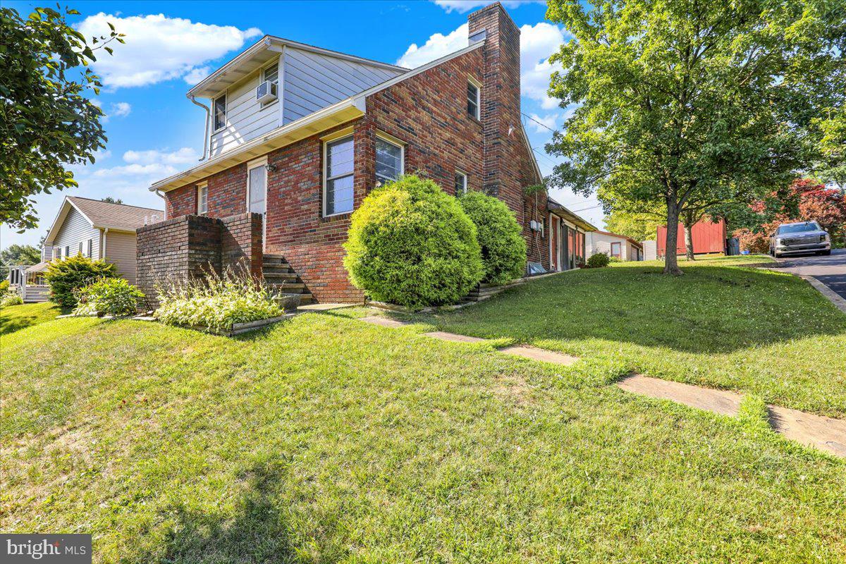 24 Ardmore Ave Property Photo 2