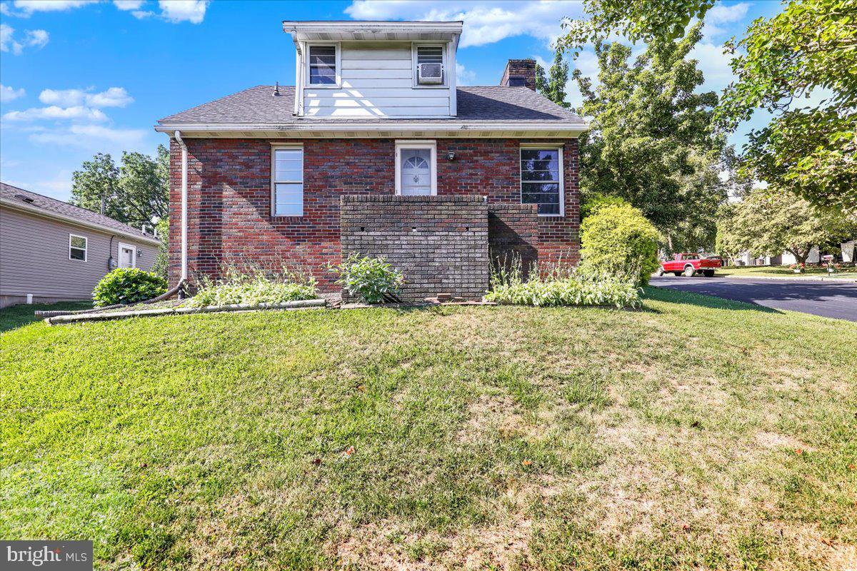 24 Ardmore Ave Property Photo 3