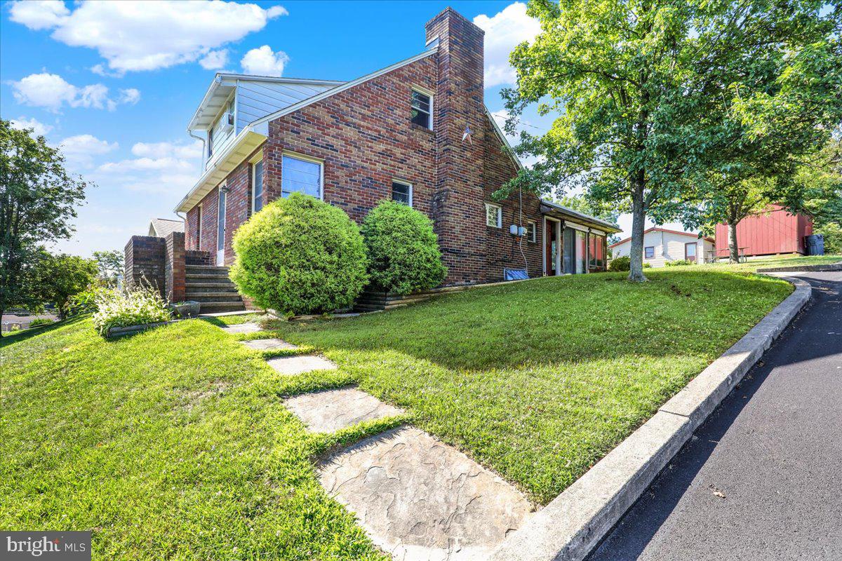 24 Ardmore Ave Property Photo 4