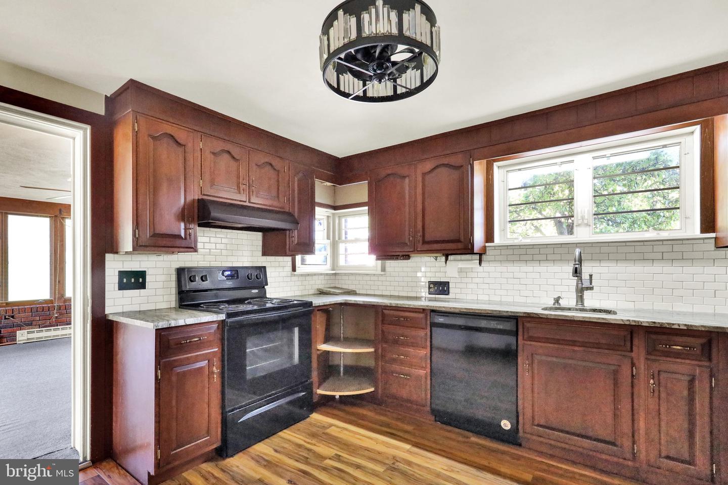 24 Ardmore Ave Property Photo 16