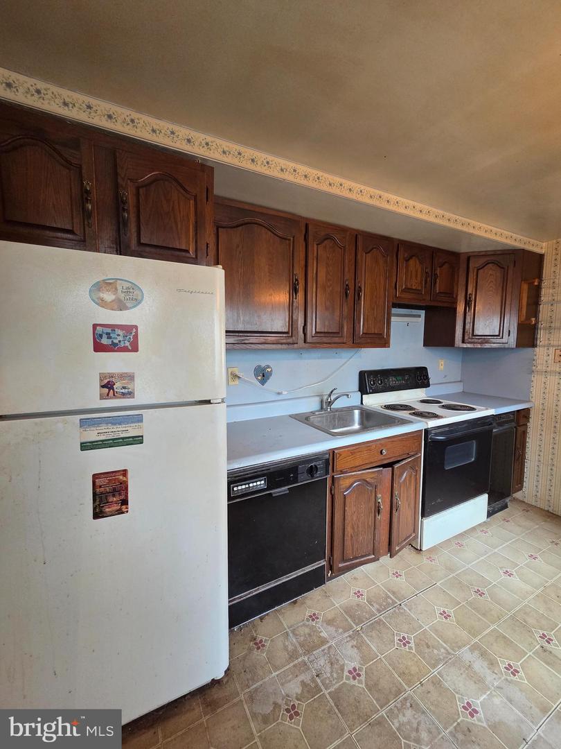 639 Birch St Property Photo 6