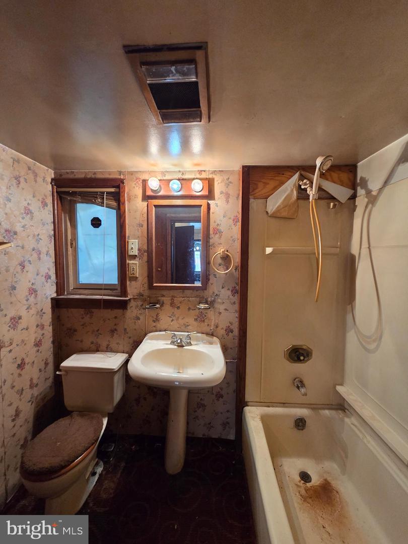639 Birch St Property Photo 8