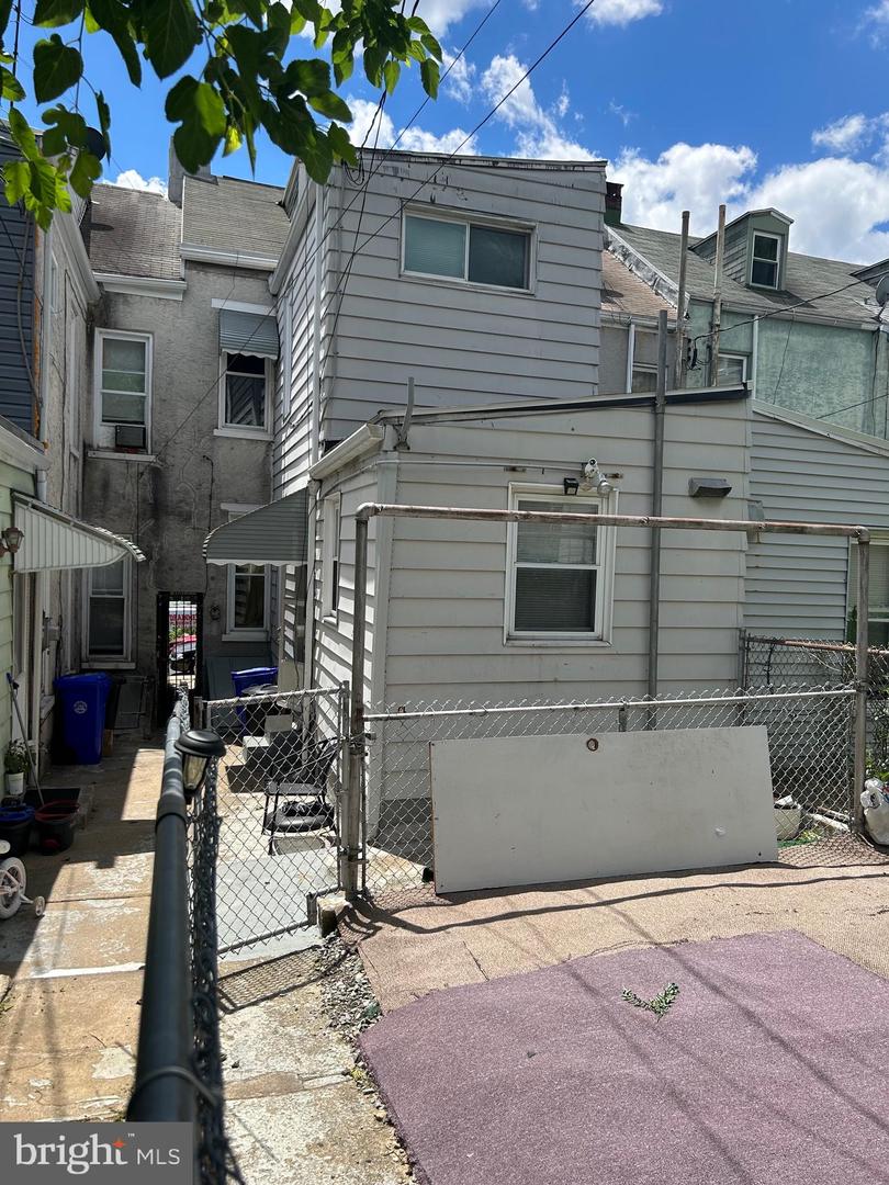 345 Miller St Property Photo 1