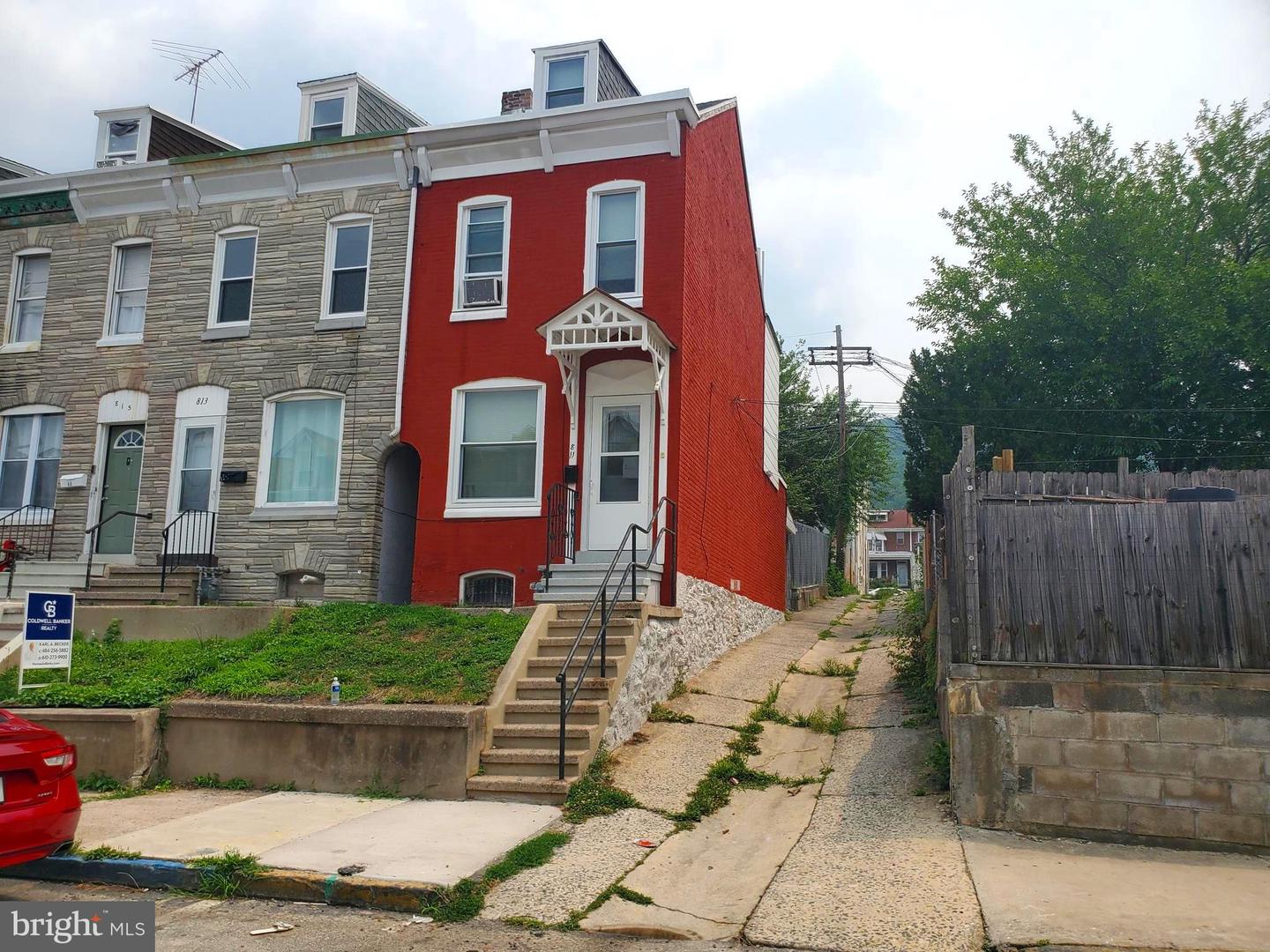 813 Locust St Property Photo 4